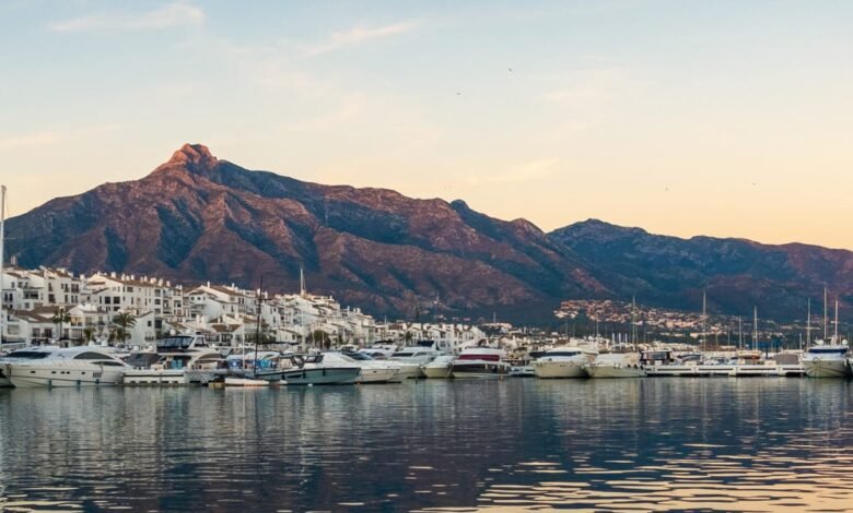 Why are investors drawn to the Costa del Sol?